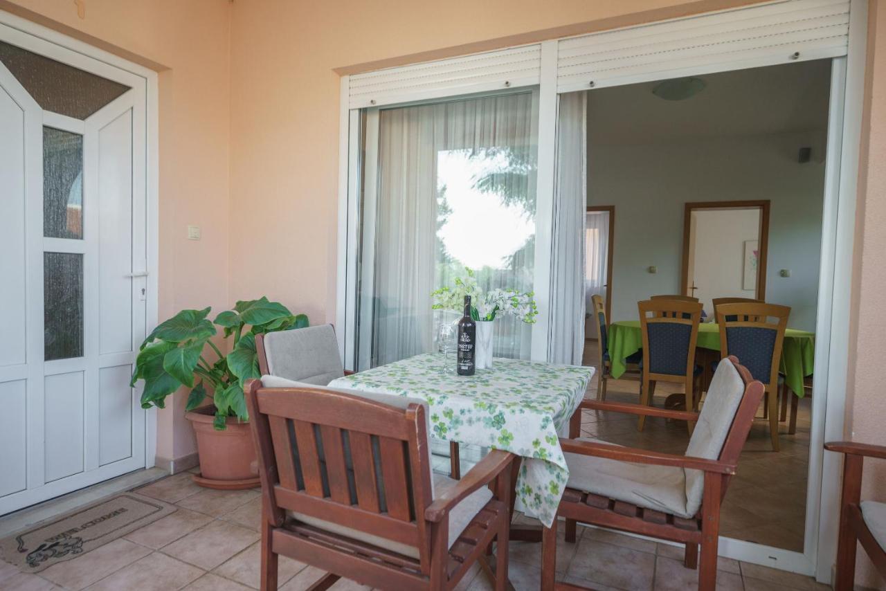 Apartmani Nedoklan Srima Exterior photo